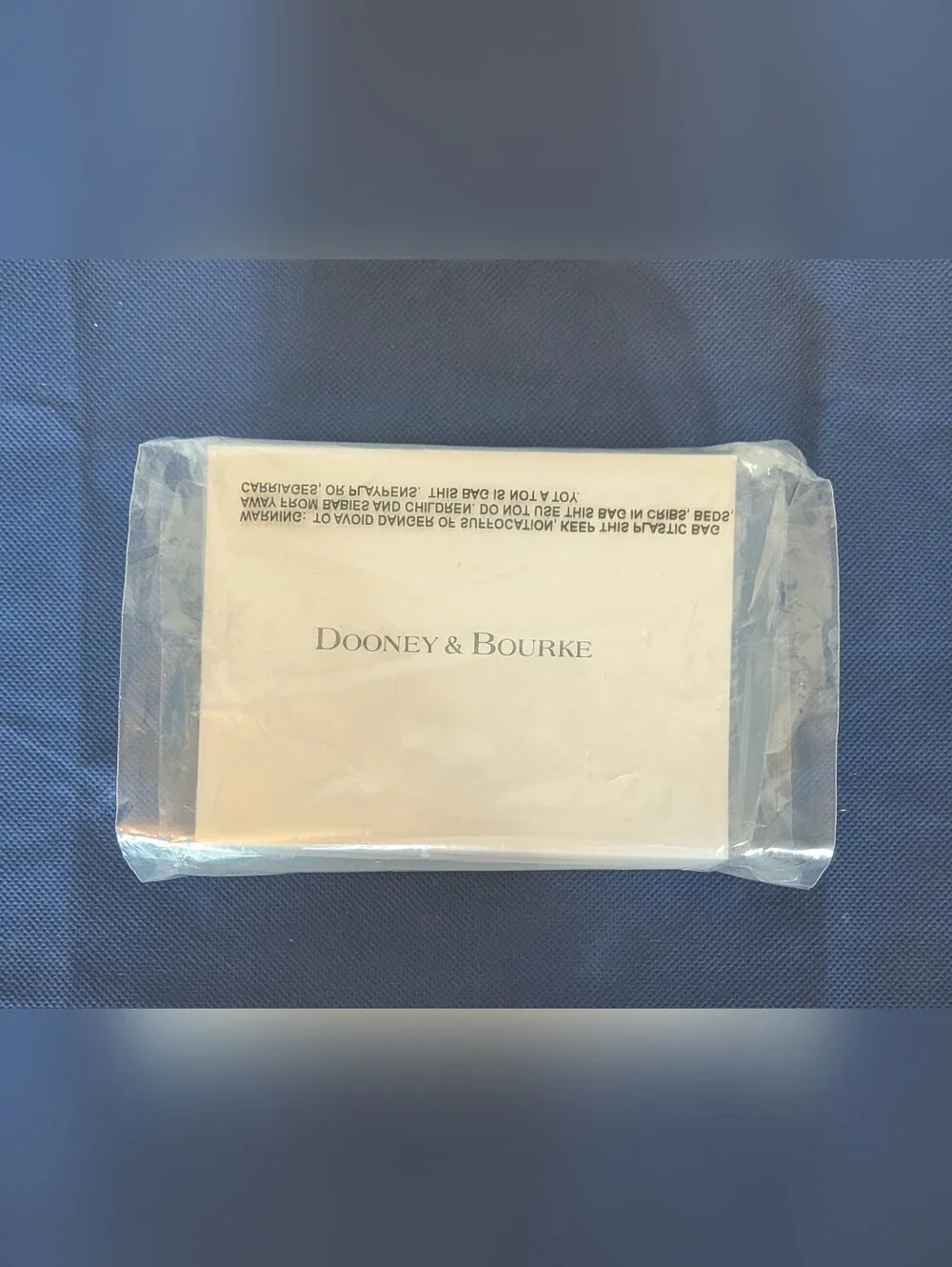 NWT! Dooney & Bourke Spearmint Pebble Grain Snap Wallet - Picture 6 of 6